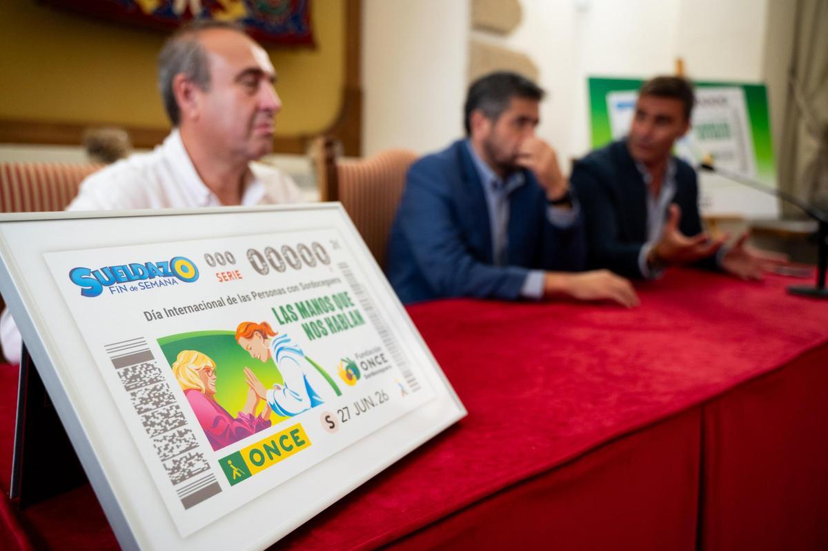 Extremadura pone voz en Cáceres a la realidad de la sordoceguera: "Es una discapacidad única"