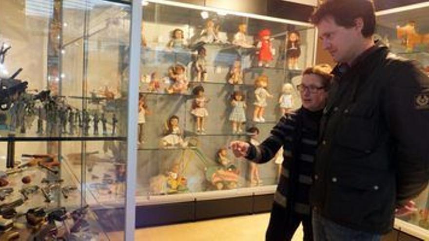 El Museu del Joguet de Almassora recibe un centenar de visitas en su primera jornada de puertas abiertas