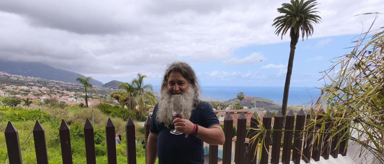 Raúl Pérez: "Canarias cuenta con el vino más puro del Atlántico"