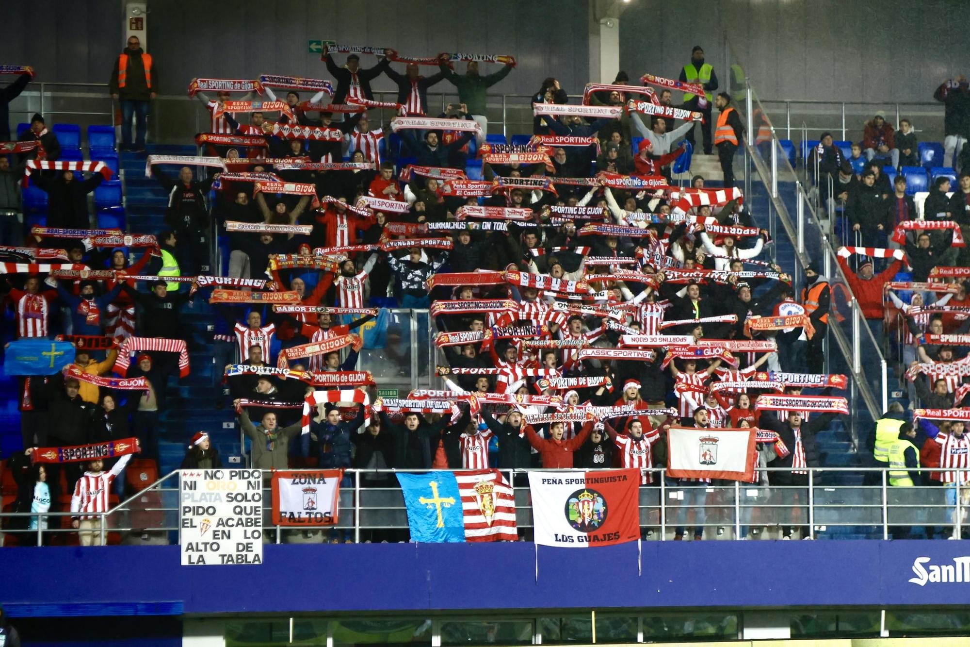 En imágenes: La mareona disfruta de la previa en Eibar