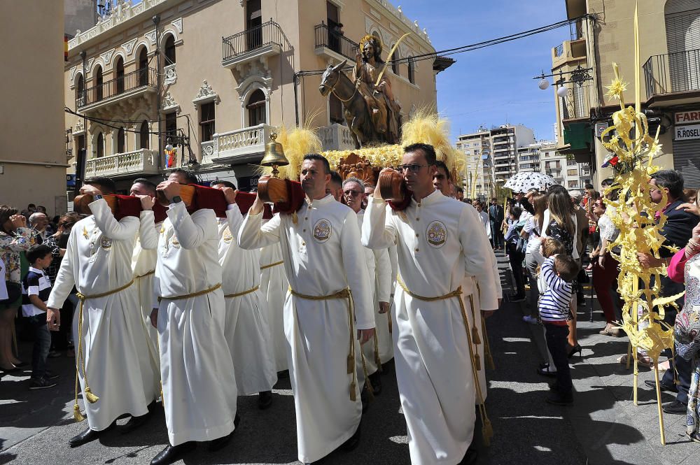 El calor es el gran protagonista en la procesión del Domingo de Ramos en Elche