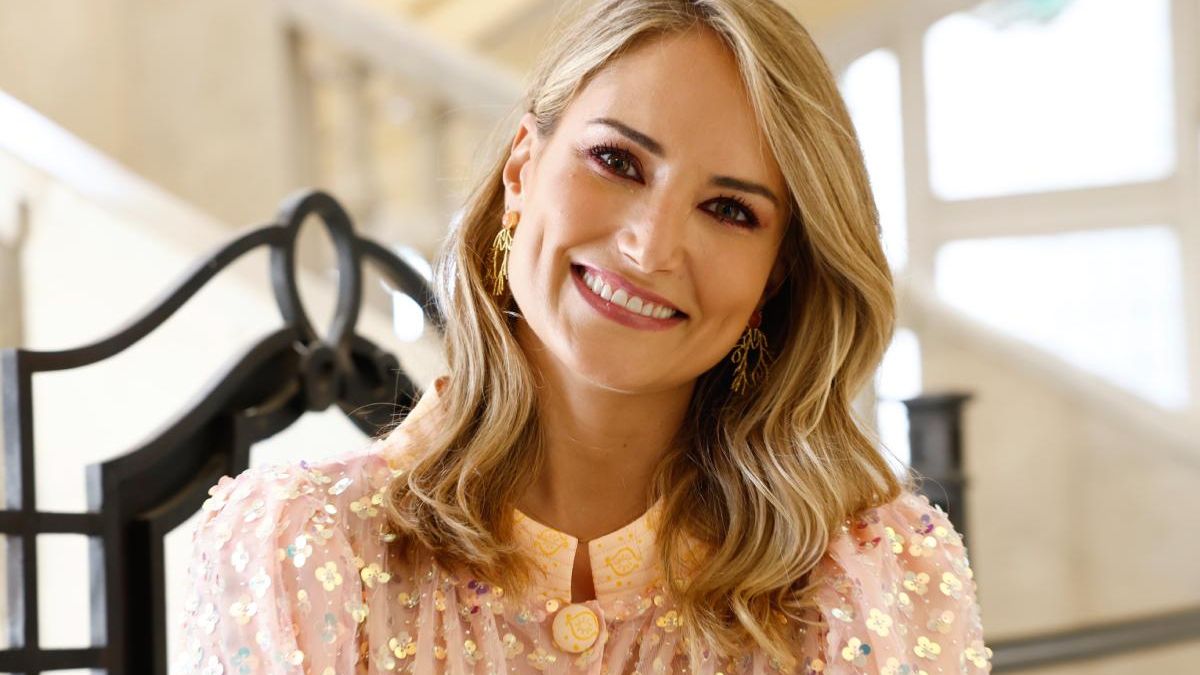 ¡Alba Carrillo vuelve a la carga de la mano de  'La familia de la tele'!