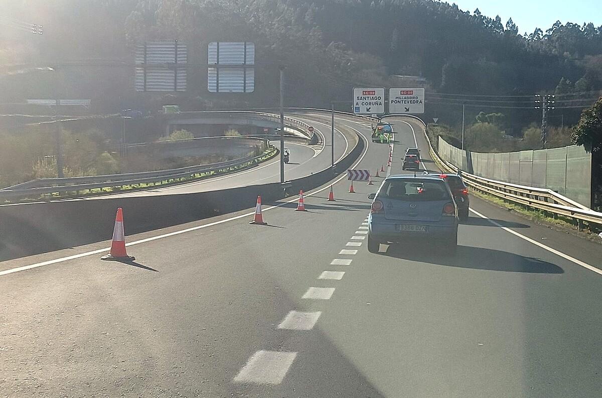 Corte de tráfico de entrada a Santiago desde la autovía de Brión y la autopista AP-9 este lunes por la mañana