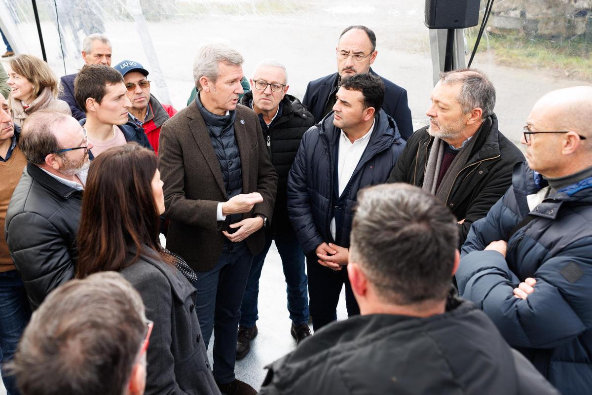 Rueda e Allegue con alcaldes e concelleiros de Costa da Morte.