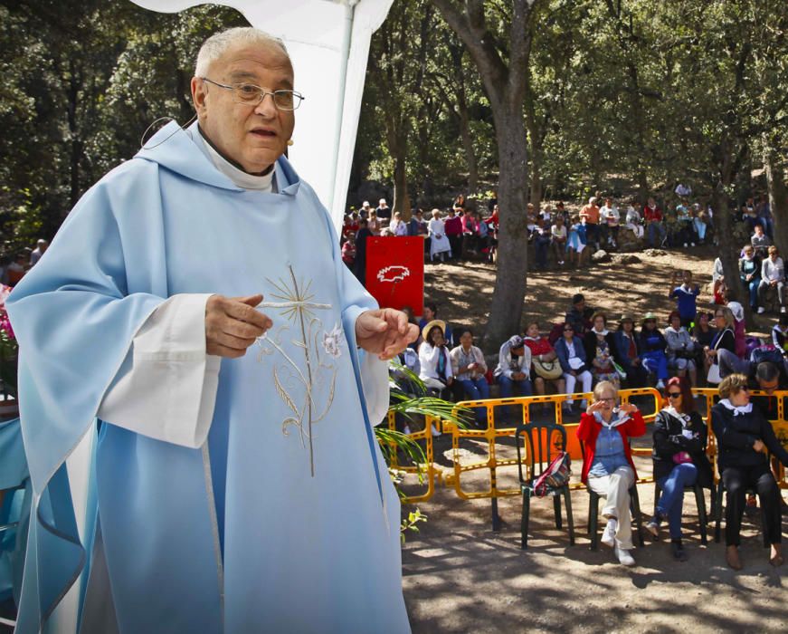 Traslado de la Virgen de Los Lirios al Santuario de la Font Roja.