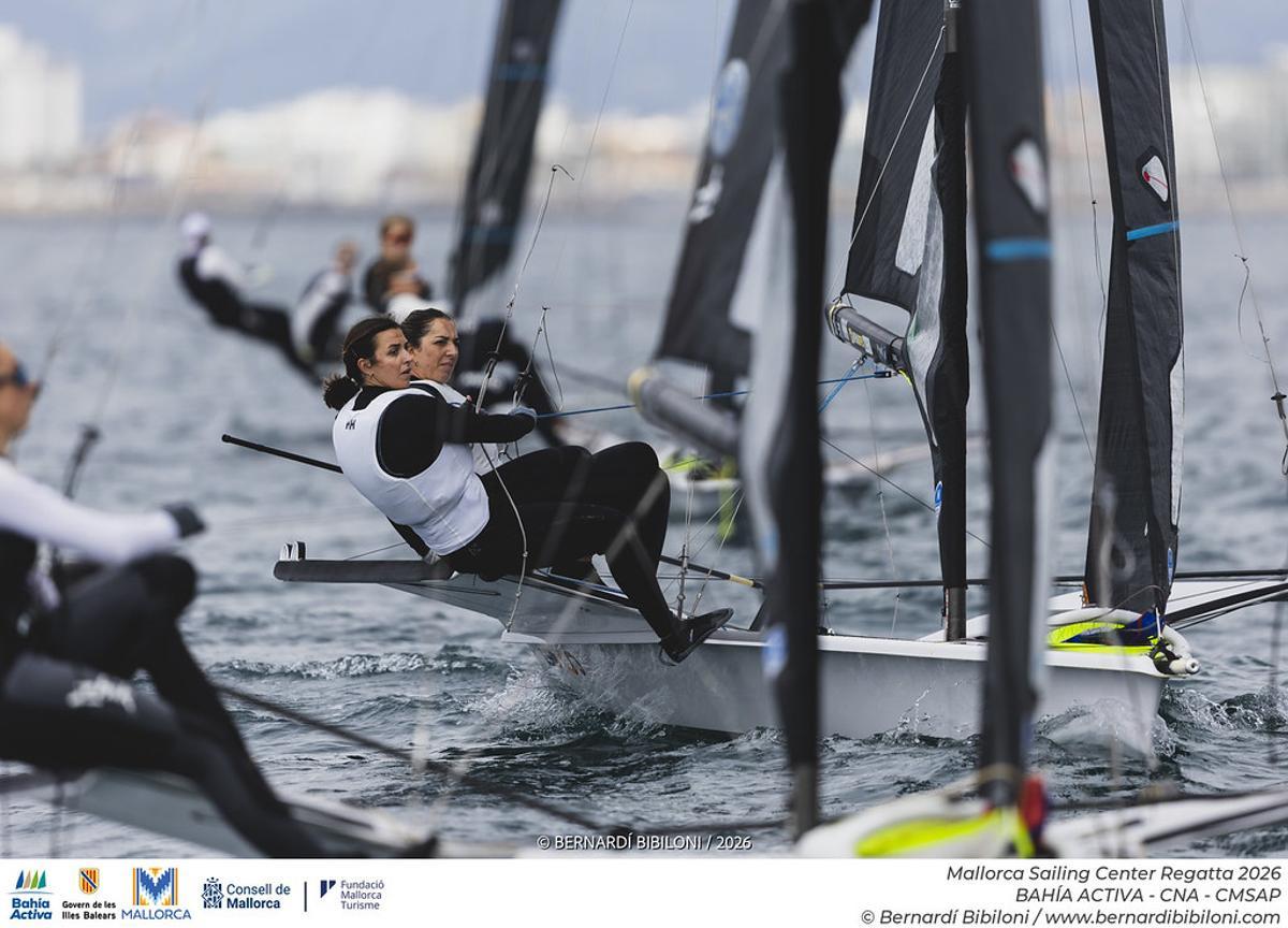 Cantero (dch.) y Barceló, durante un lance de la regata.