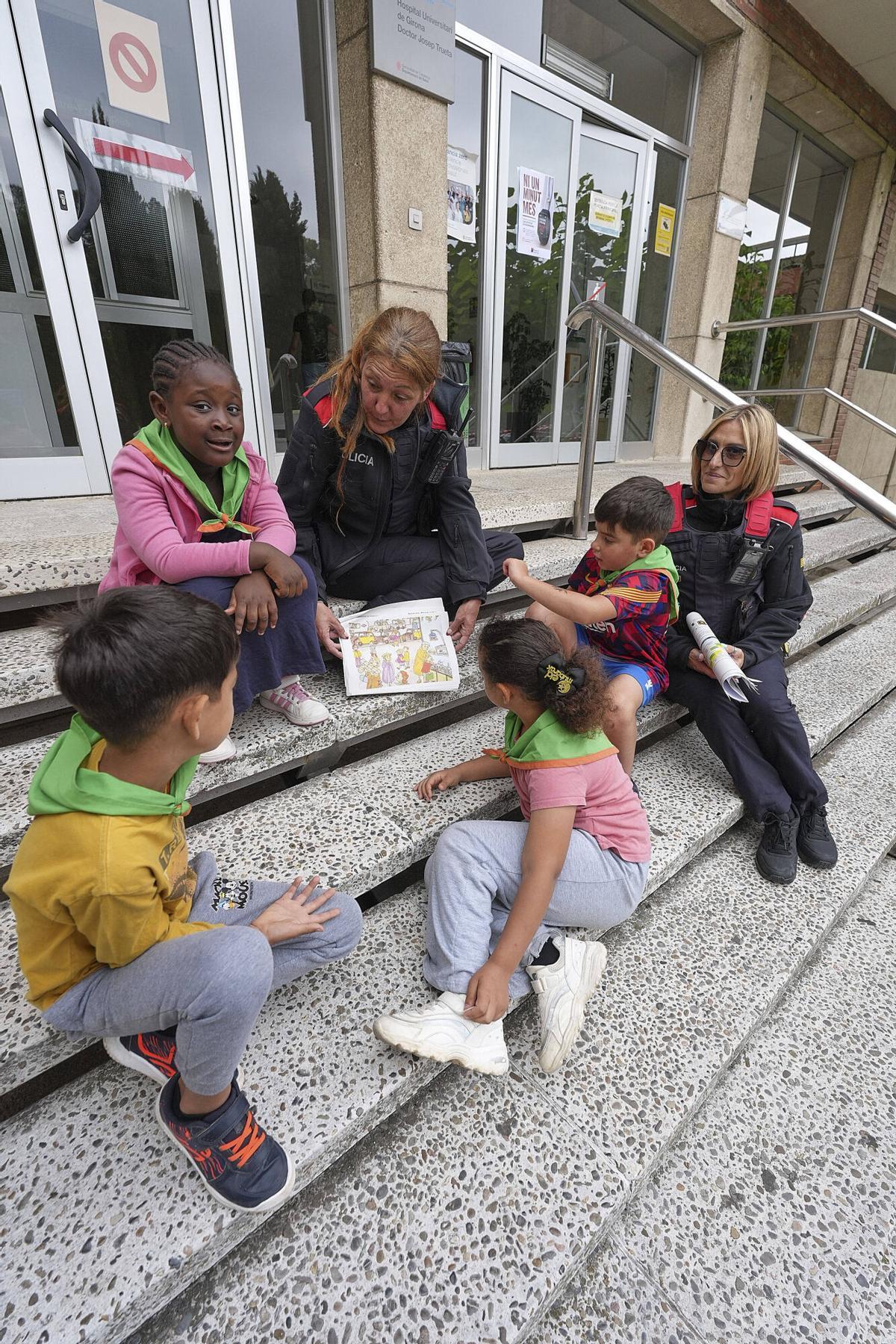 Les imatges dels Mossos d’Esquadra al Trueta per donar suport a la recerca pediàtrica