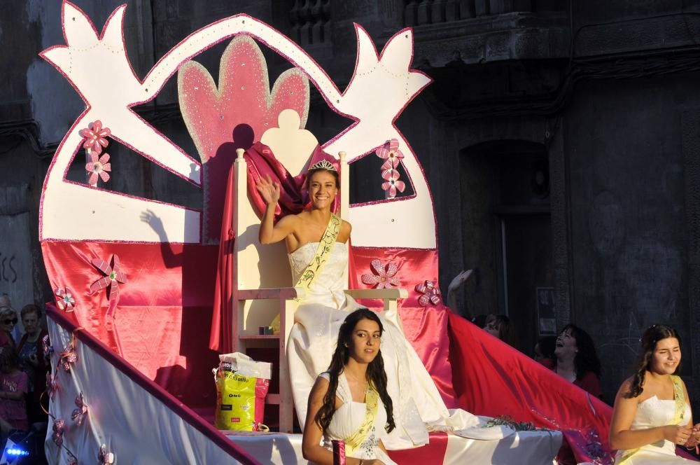 Desfile de carrozas en las fiestas del Cristo de Turón