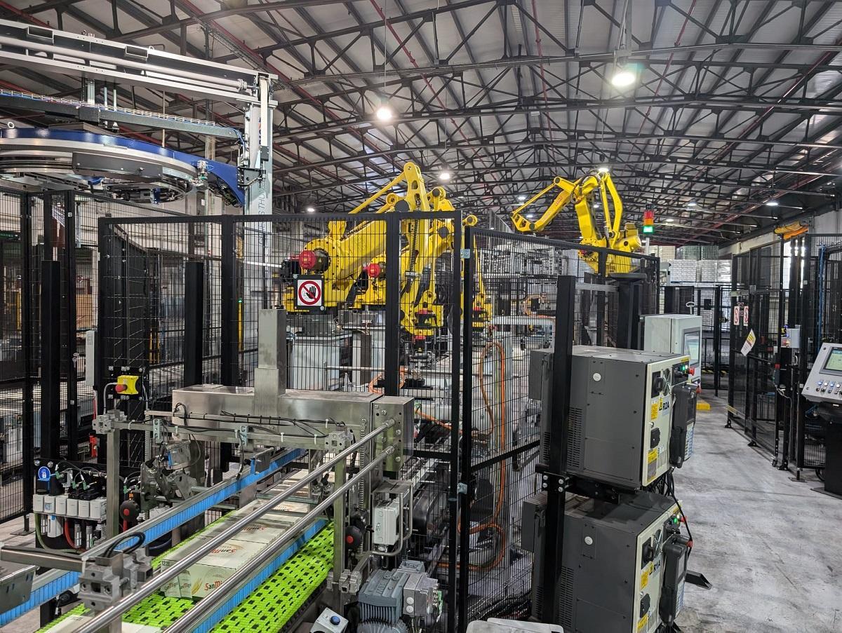 Una imagen general de la nueva planta robotizada de envasado de latas de Mahou San Miguel en Málaga.