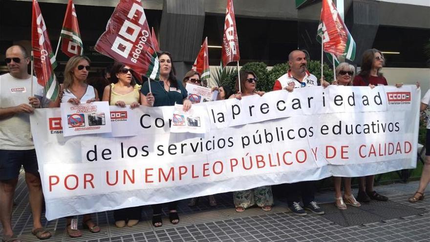 CCOO se concentra contra la precariedad laboral de las monitoras escolares “de sentencia”