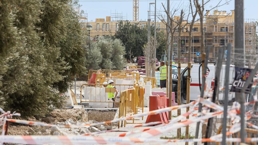 Sant Joan asegura a los vecinos que la urbanización de Nou Nazareth estará terminada a final de mes