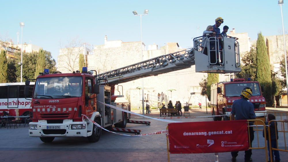 «Els Bombers t''acompanyen a donar sang» a Figueres