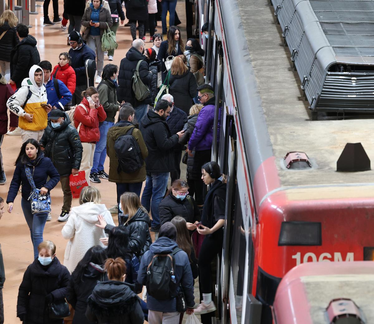 Una avaria a Atocha provoca retencions en vuit línies de Rodalies i la pèrdua dels nervis d’alguns usuaris