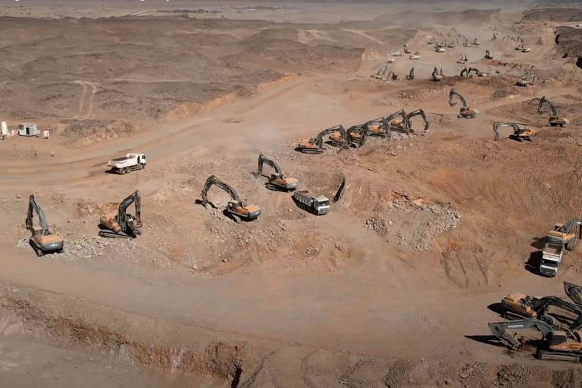 Excavadoras trabajando en la zona