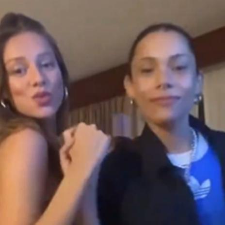 Ester Expósito aparece bailando con su novia en un nuevo vídeo viral