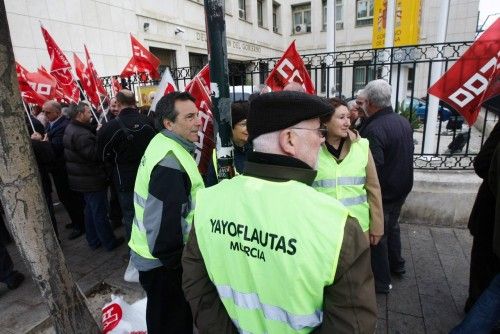 Protesta de Funcionarios y Jubilados ante la Delegacion de la agencia Tributaria