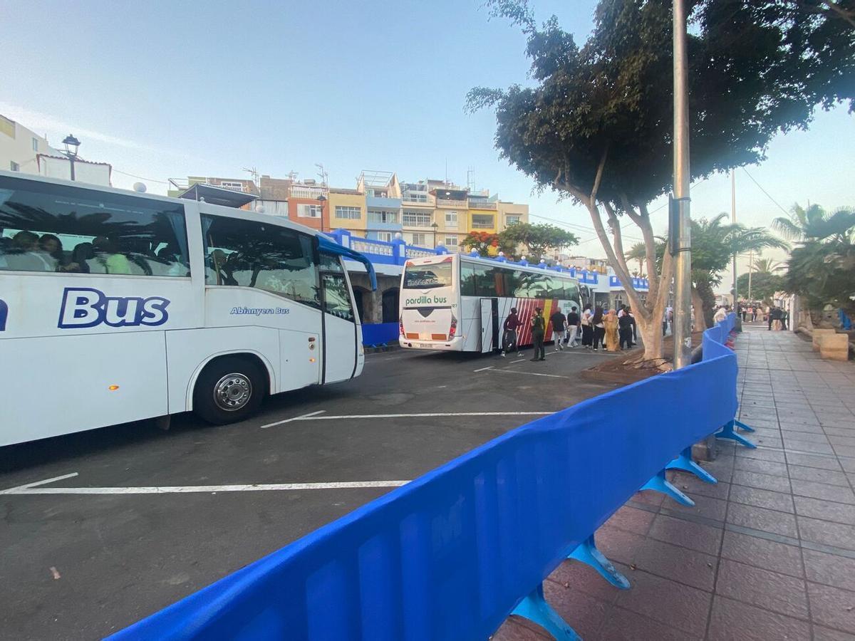 Asistentes al acto del papa León XIV en Arguineguín.