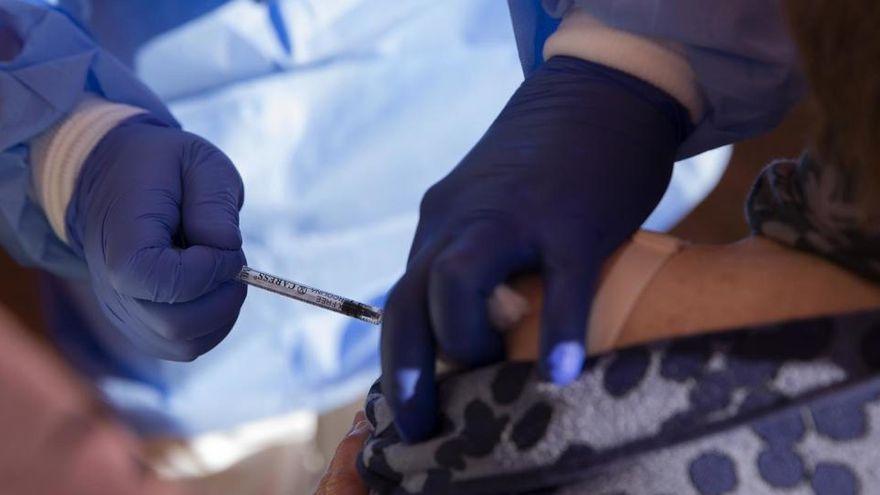 Canarias ya vacuna a los mayores de 80 años