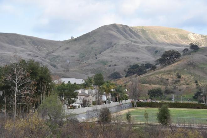 Restos del helicóptero accidentado en el que falleció el exbaloncetista Kobe Bryant, su hija de 13 años y 7 personas más, incluyendo el piloto, en cerros de Calabasas, California (Estados Unidos).