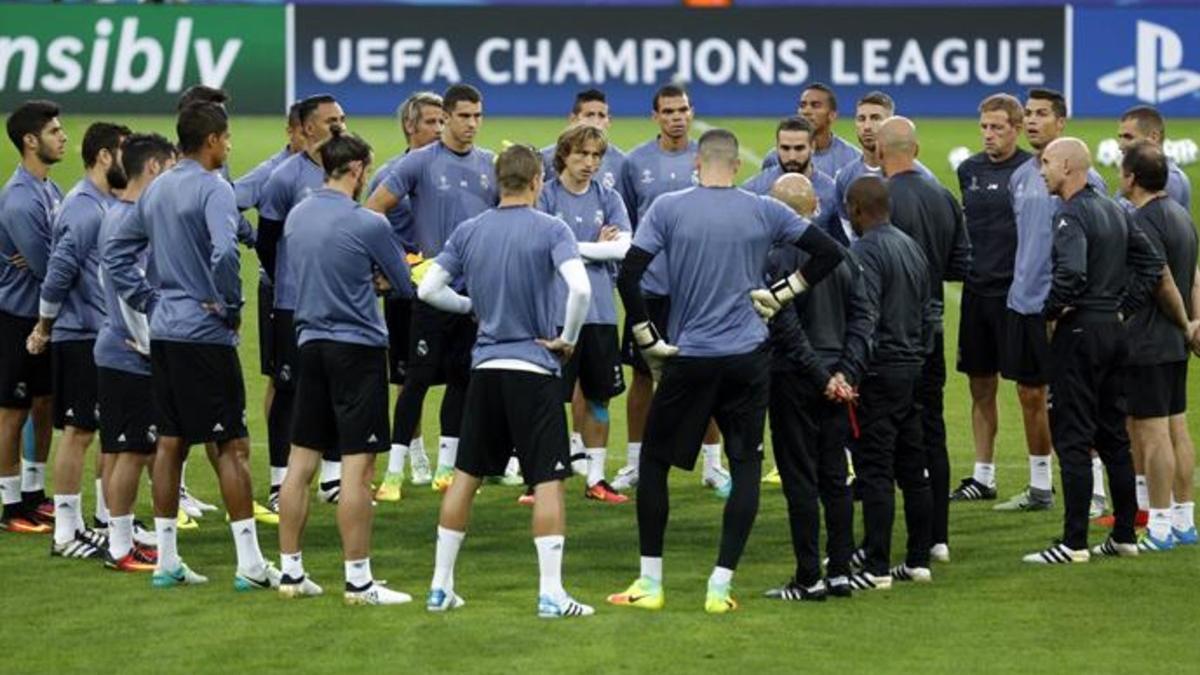 El Madrid se entrenó en el Signal Iduna Park en la víspera de su duelo con el Borussia Dortmund