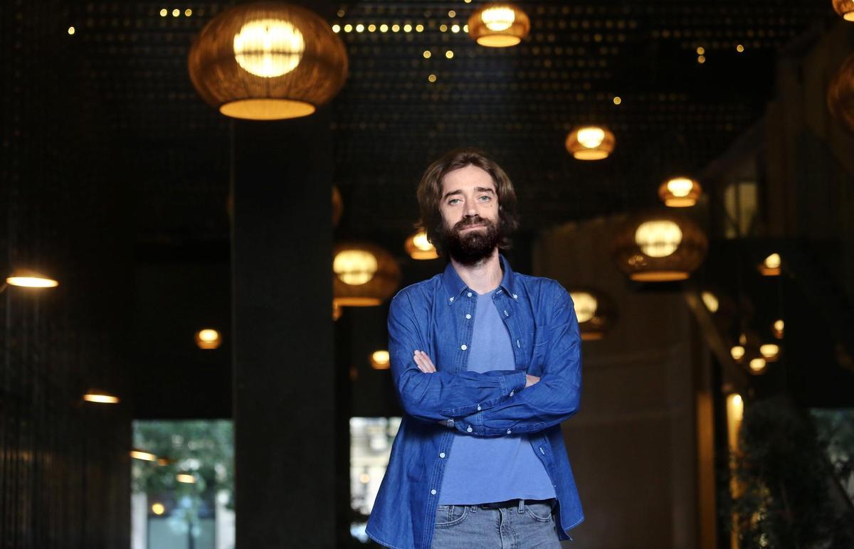 El escritor Juan Gómez Bárcena en el Hotel Gallery.