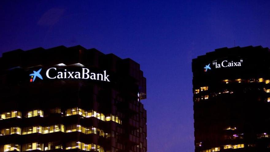 Caixabank busca acabats de llicenciar per incorporar-los a la seva xarxa d&#039;oficines