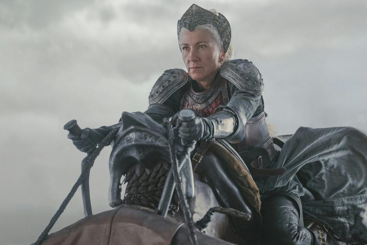 Eve Best como Rhaenys Targaryen.