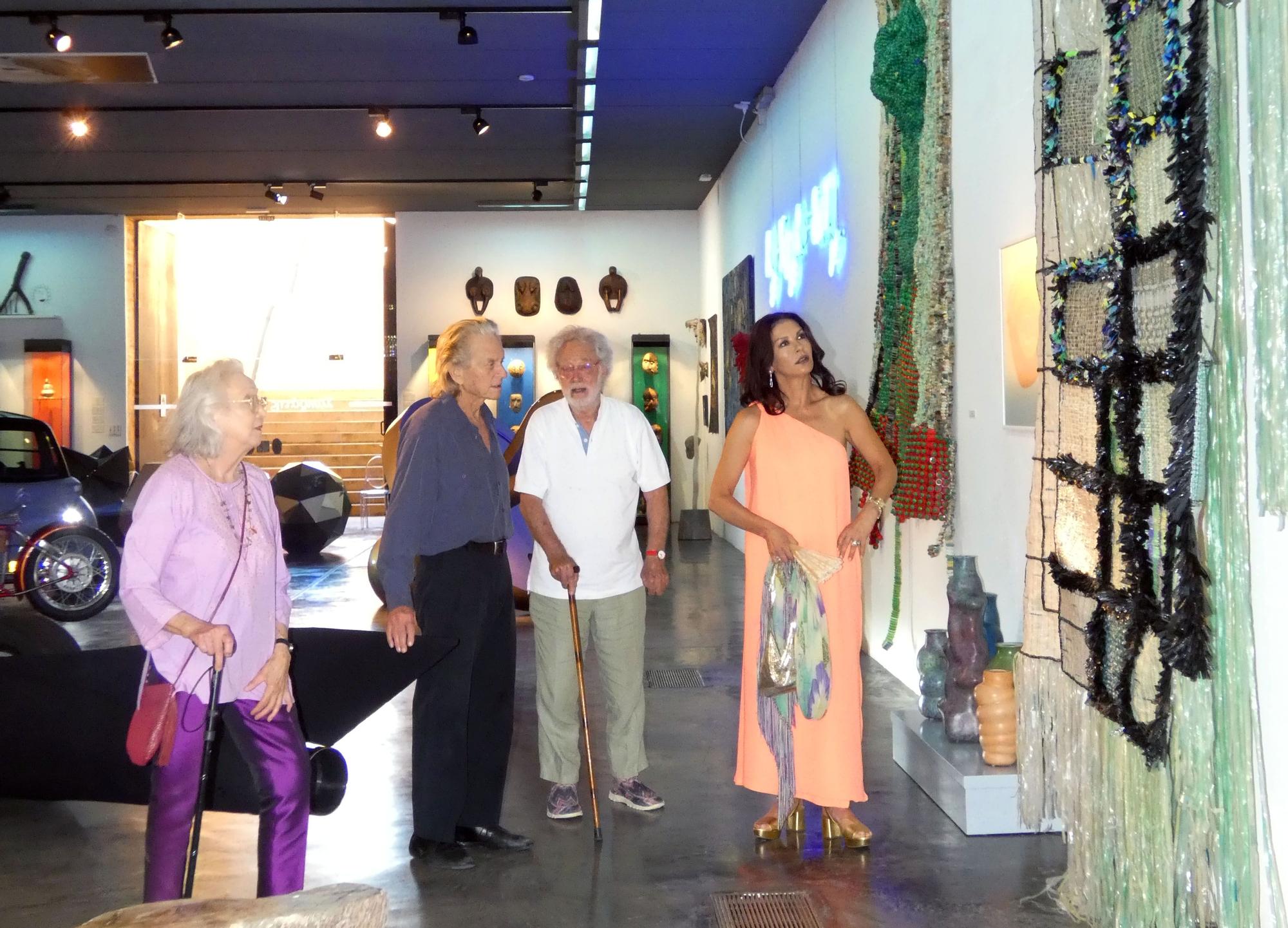 Michael Douglas und Catherine Zeta-Jones besuchen das Museum Sa Bassa Blanca