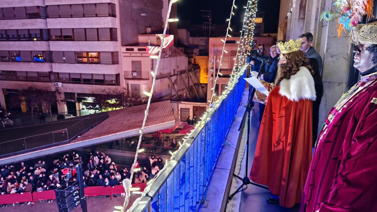 Fotogalería I Las imágenes de la Cavalcada de Reis de Vila-real Fotogalería I Las imágenes de la Cavalcada de Reis de Vila-real