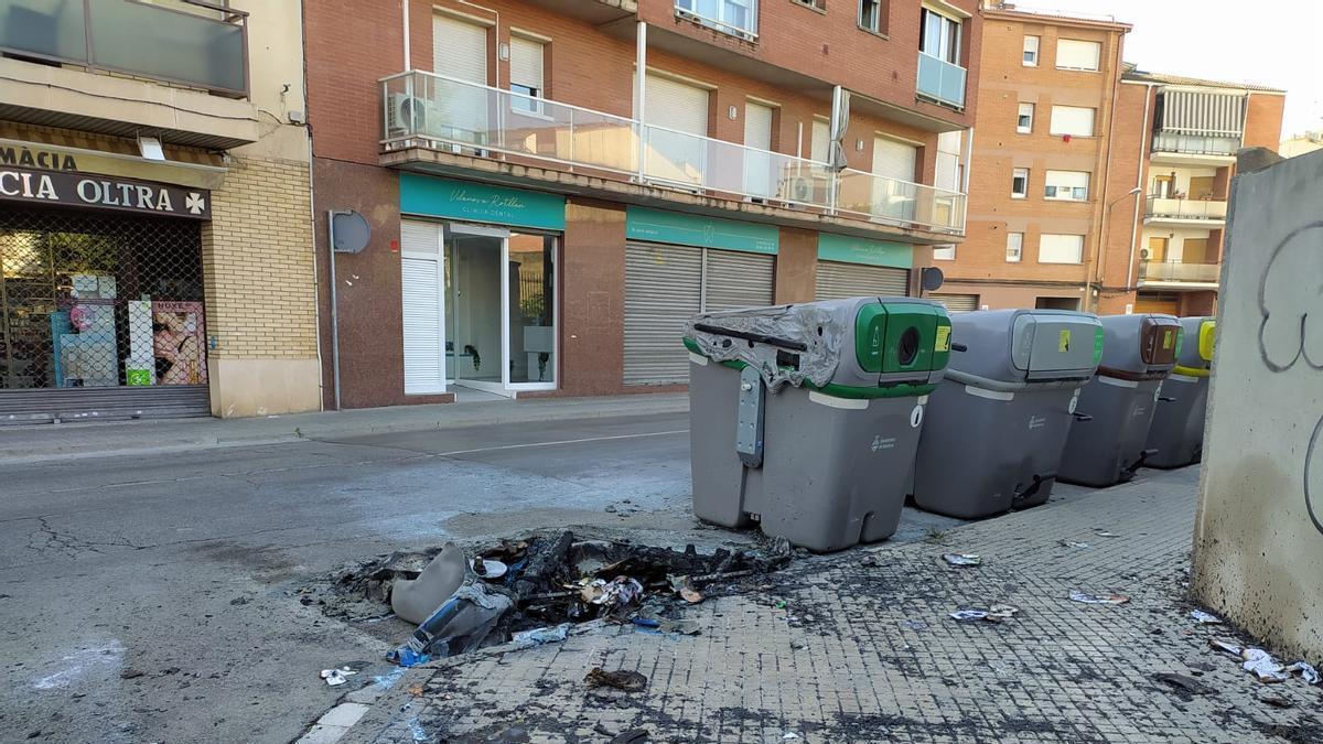 El contenidor cremat a la carretera Santpedor