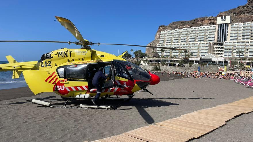 Crítico un bañista en la playa de Taurito