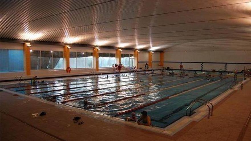 El Ayuntamiento de Navalmoral de la Mata prepara la piscina climatizada para abrir en octubre