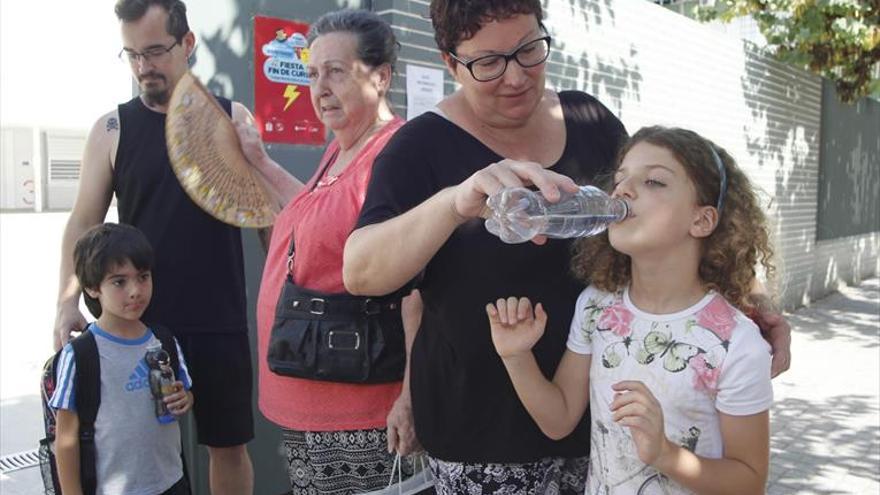 La reducción de la jornada escolar por la ola de calor coge por sorpresa a las familias en Córdoba