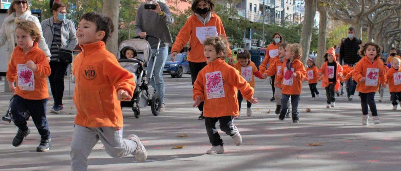 Oliva La Marató a l’Escola-Memorial Toni Climent del CEIP Verge dels Desemparats se convierte en una gran fiesta