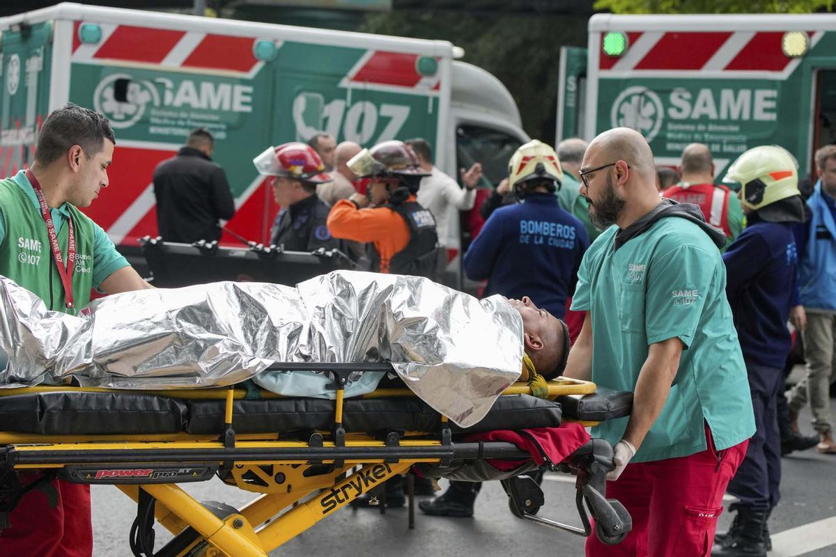 Tren de pasajeros se estrelló contra un tren de mantenimiento en Buenos Aires, dejando al menos 30 personas hospitalizadas, dos de las cuales estaban en estado grave