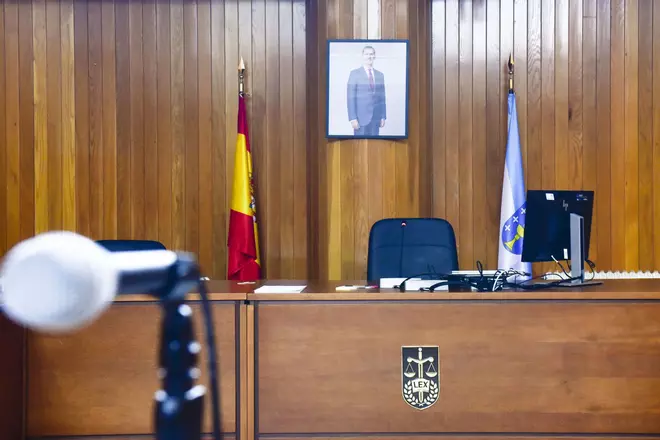 Juicios suspendidos y baja actividad en el primer día de huelga de jueces y fiscales