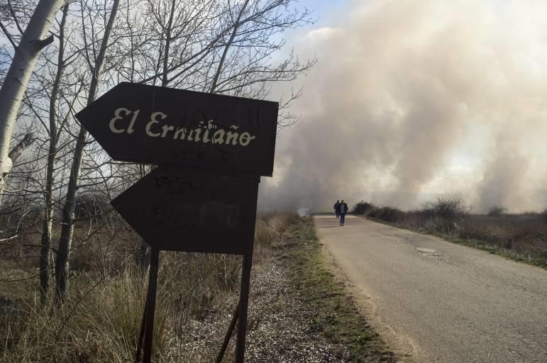 Incendio en los aledaños de El Ermitaño