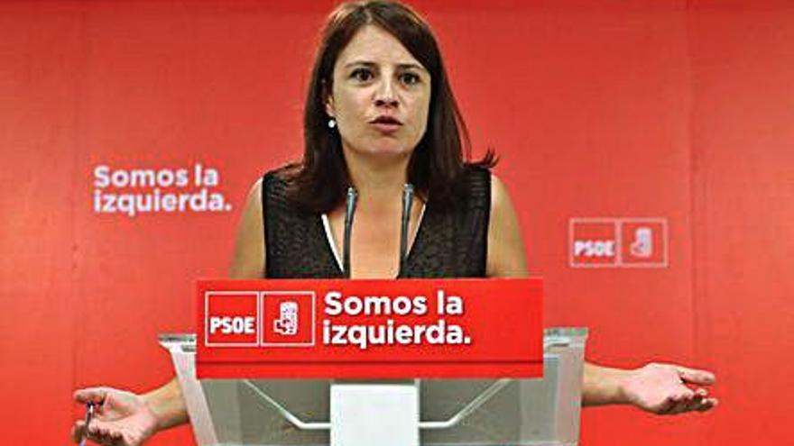 Adriana Lastra mantiene posiciones más distantes, desde el PSOE.