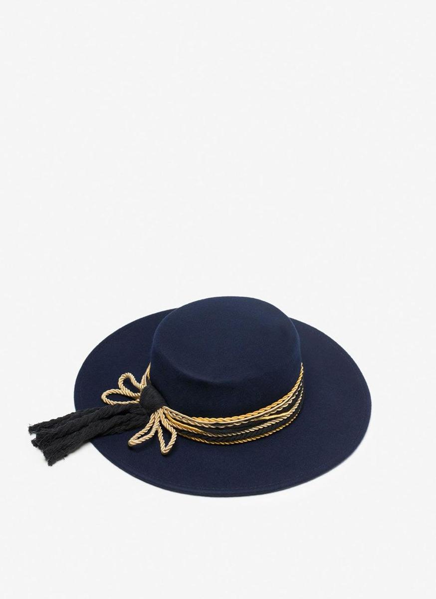 Rebajas 2017, sombrero con cordones de Uterqüe (19,95€)