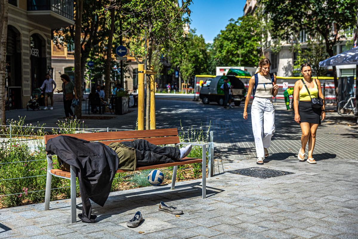 Siesta en la 'superilla', la imagen probablemente indeseada.