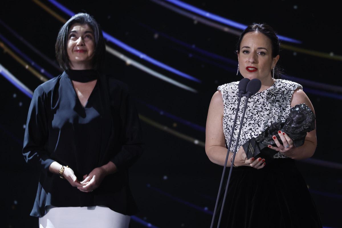 La directora chilena Maite Alberdi recibe el Goya a Mejor película iberoamericana por La memoria infinita