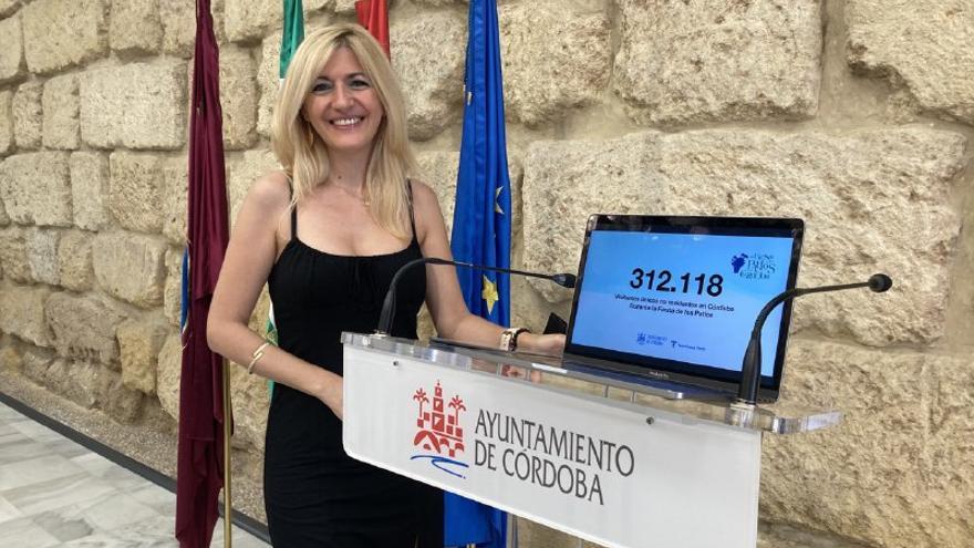 Lourdes Morales en el Ayuntamiento de Córdoba presentando los datos de turismo del mes de mayo.