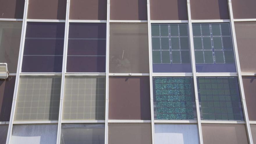 Instalan paneles para captar energía solar en el edificio de GESA