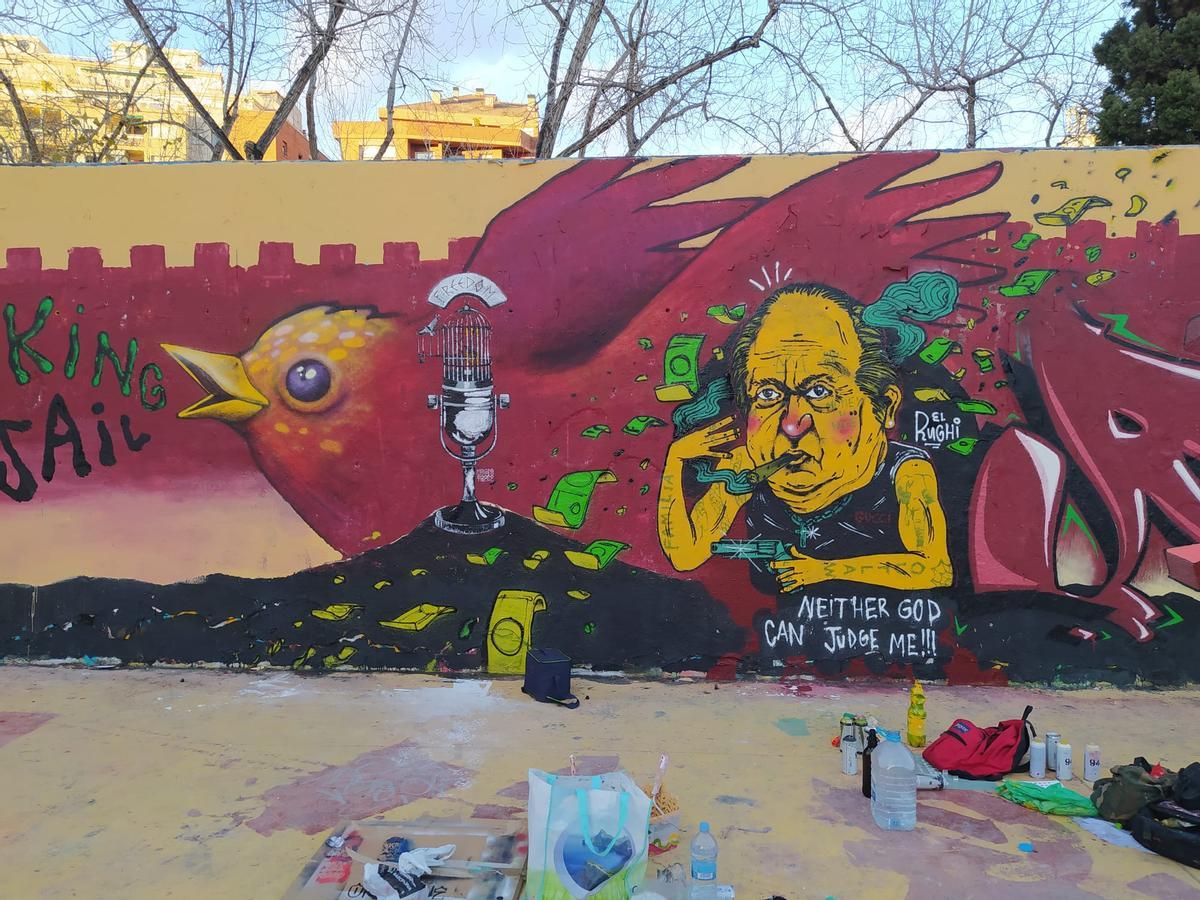 Otro de los grafitis realizados el domingo. En este caso se ha salvado de la quema