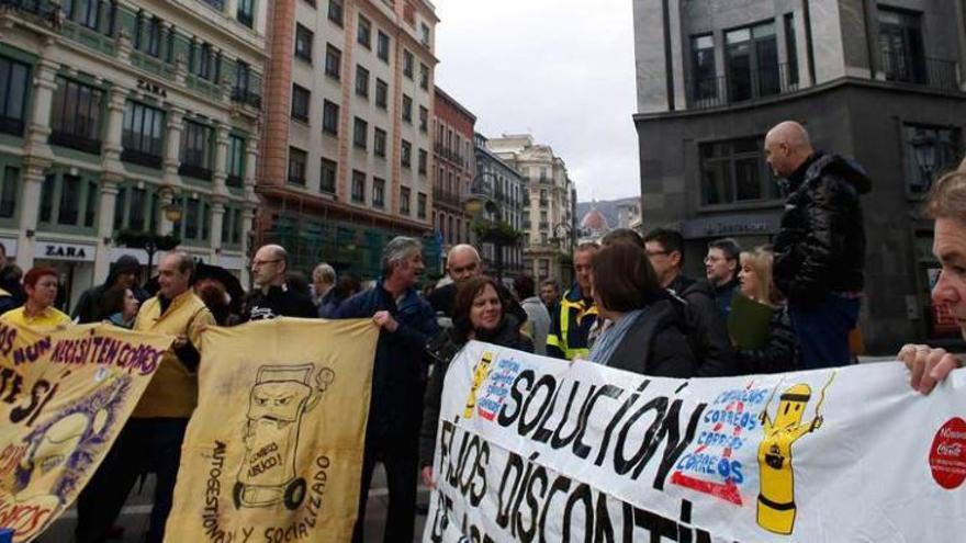 Protesta por los despidos en Correos