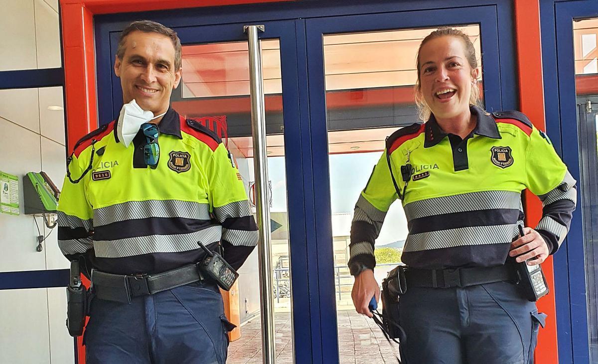 Dos mossos de Trànsit salven un home atrapat entre el fum d'un foc en un pàrquing a Girona