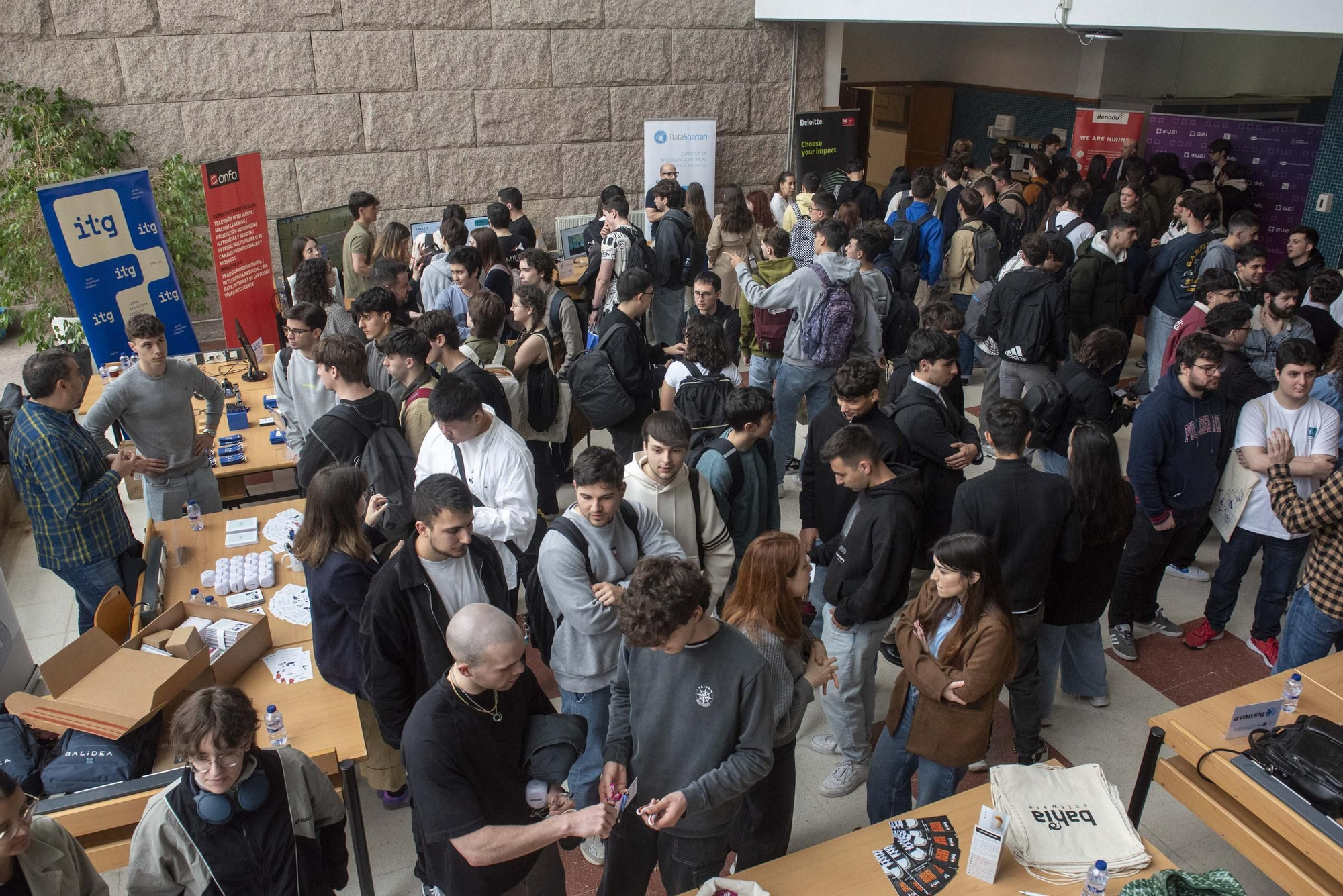 VI Feira de Prácticas e de Emprego en la Facultad de Informática