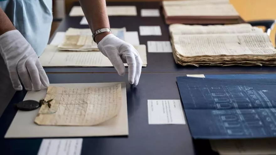 Día de puertas abiertas para descubrir la historia del Archivo de la Diputación de Cáceres y de diez municipios