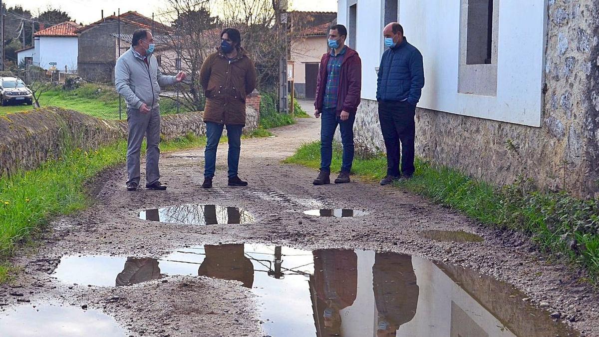 Mejora de caminos de Oviu y en el cuartel de Nueva |