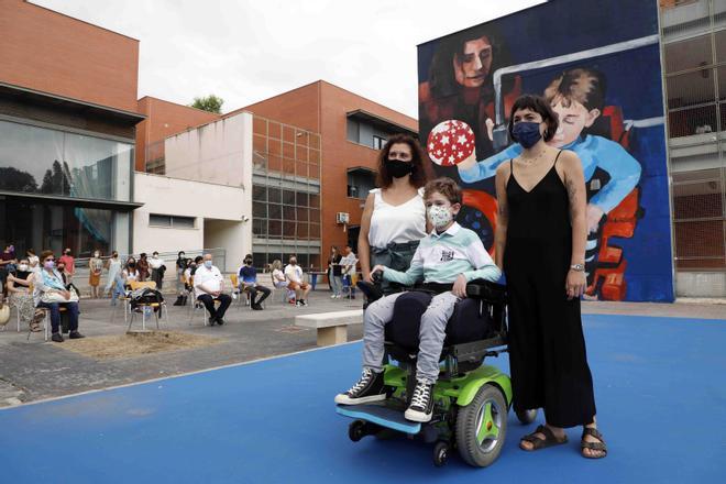 La investigadora Elena García y Álvaro de la Calle protagonizan un nuevo mural sobre científicas